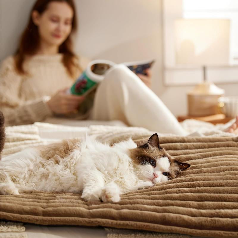 Bedsure Self Warming Pet Bed, Small Self Heating Pet Crate Pad, Thermal Extra Warm Mat Indoor & Outdoor, Non-Slip & Washable